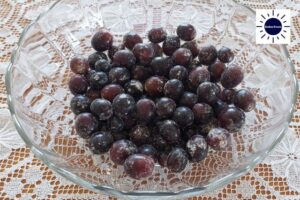 Almond Oat Grape Cake Recipe -Coated Grapes