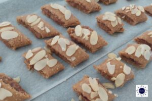 Wholegrain Almond Fresh Fig Cookies - Almond Flakes Sprinkled